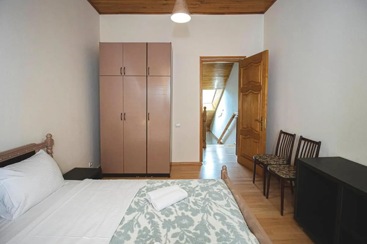 Central 4Br Apt For Groups & Families - By Wehost Tbilisi Dom wakacyjny