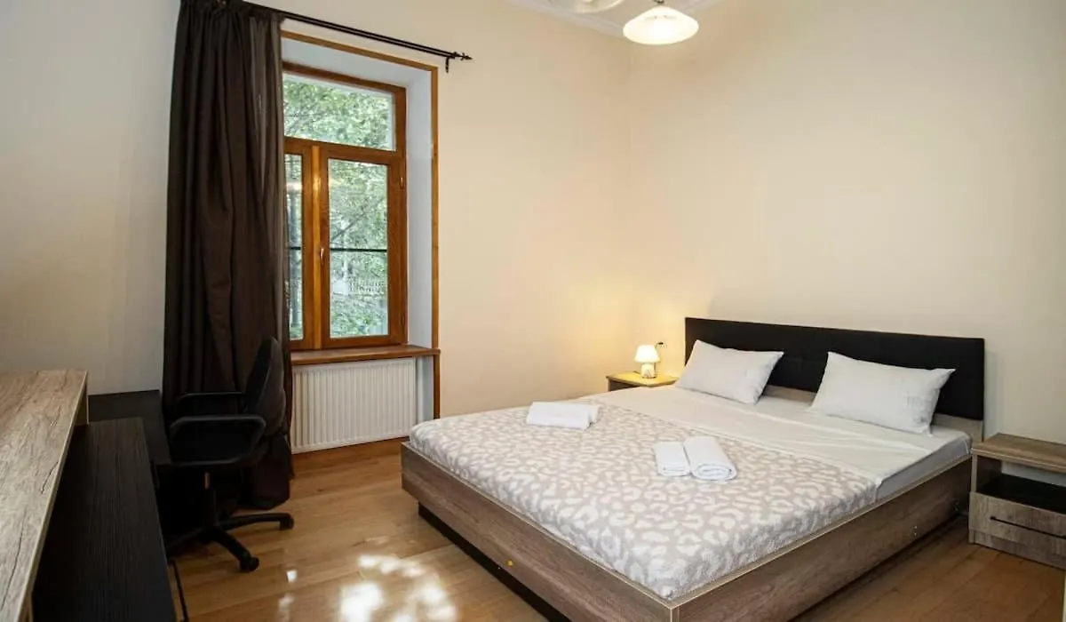 Central 4Br Apt For Groups & Families - By Wehost Tbilisi Dom wakacyjny